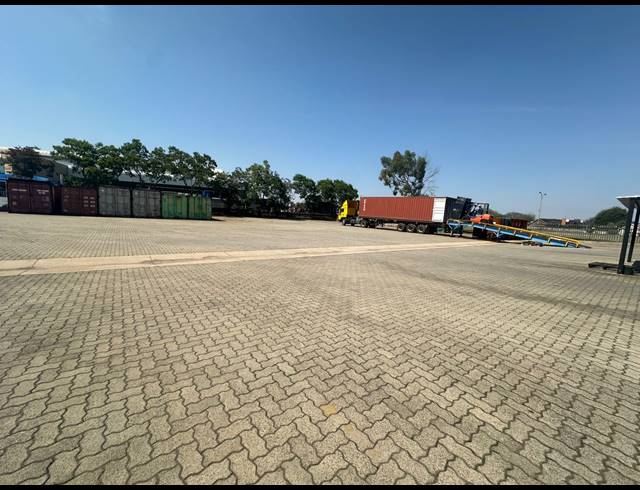 1,700M² WAREHOUSE TO LET IN SPARTAN